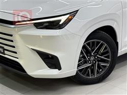 Lexus TX